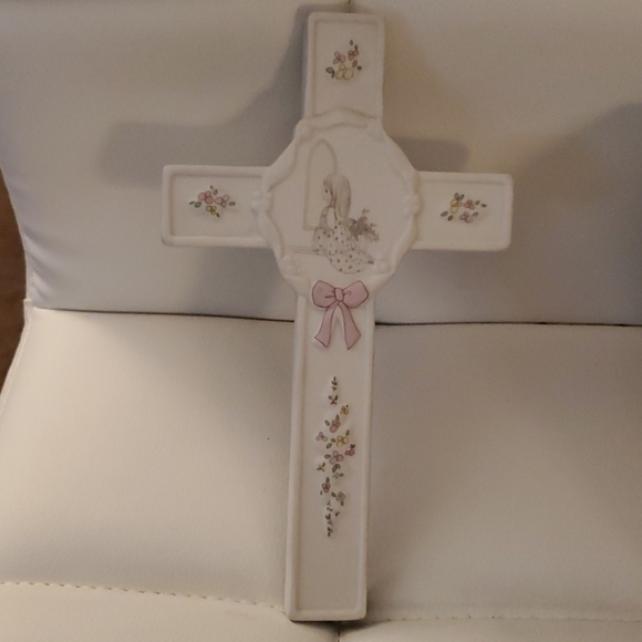 Vintage precious moments wall hanging cross - Picture 2 of 4